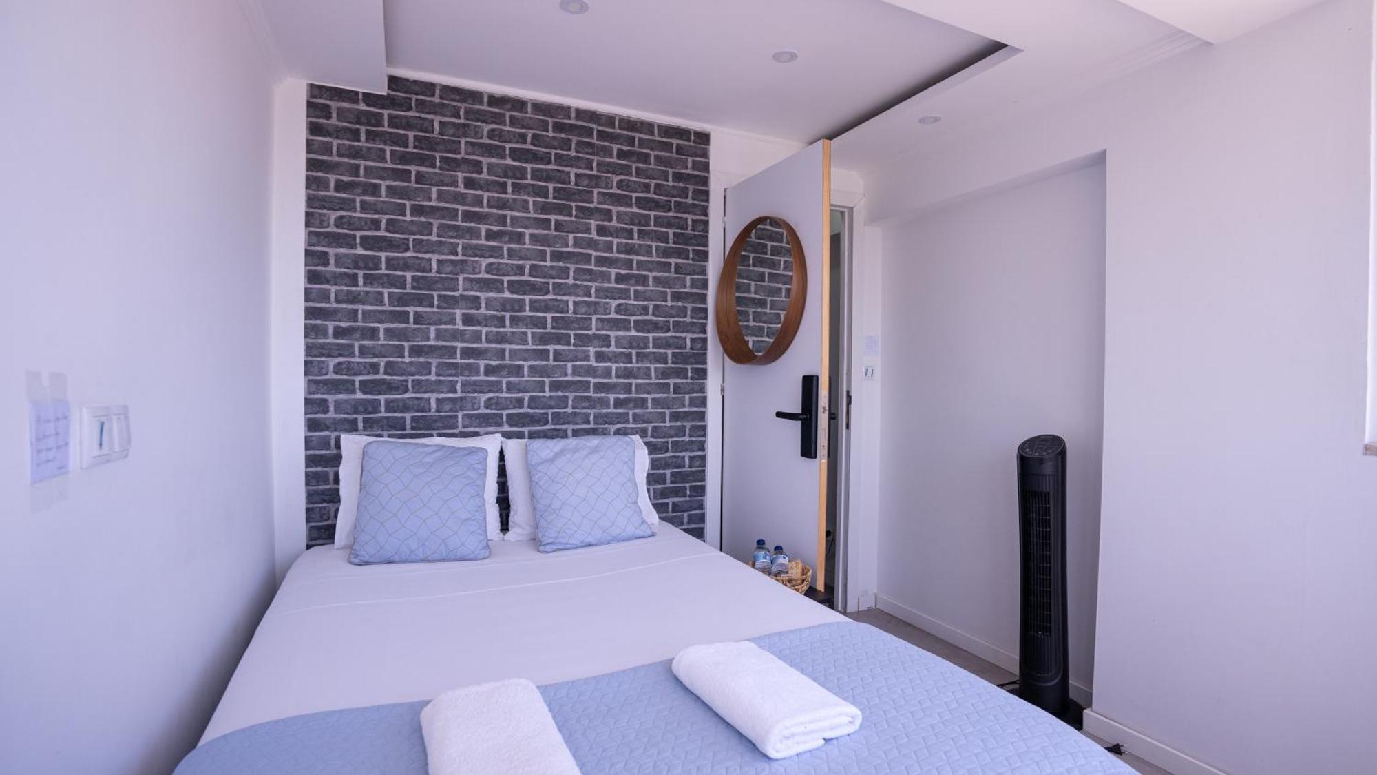 Airport Apartment *